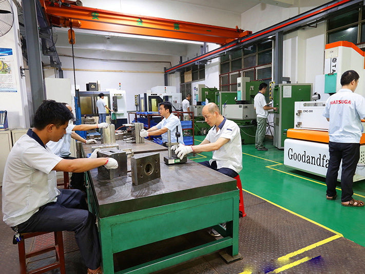 小台灯成品定制注塑模具设计要慎重